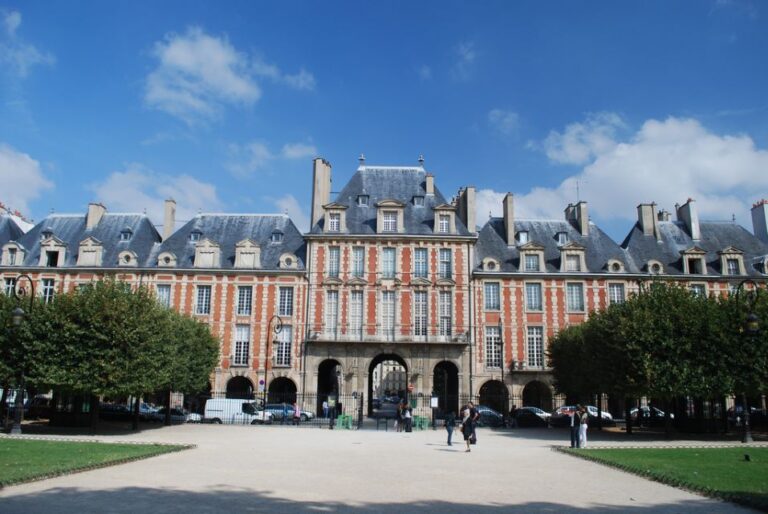 Paris Marais Quarter 2-Hour Private Walking Tour