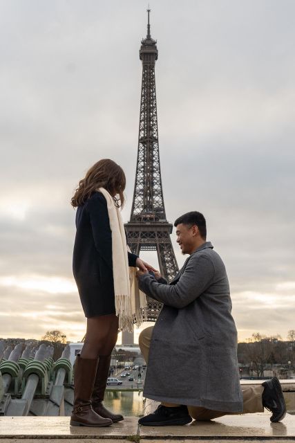 1 paris private eiffel tower couples photo shoot Paris: Private Eiffel Tower Couples Photo Shoot