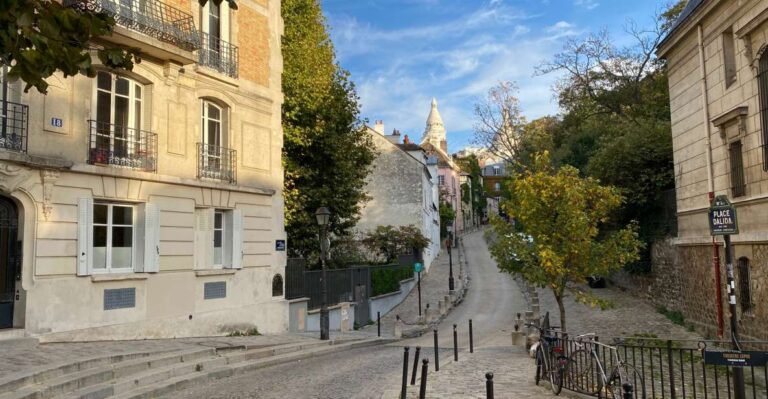 Paris: Secret Montmartre Smartphone Audio Walking Tour