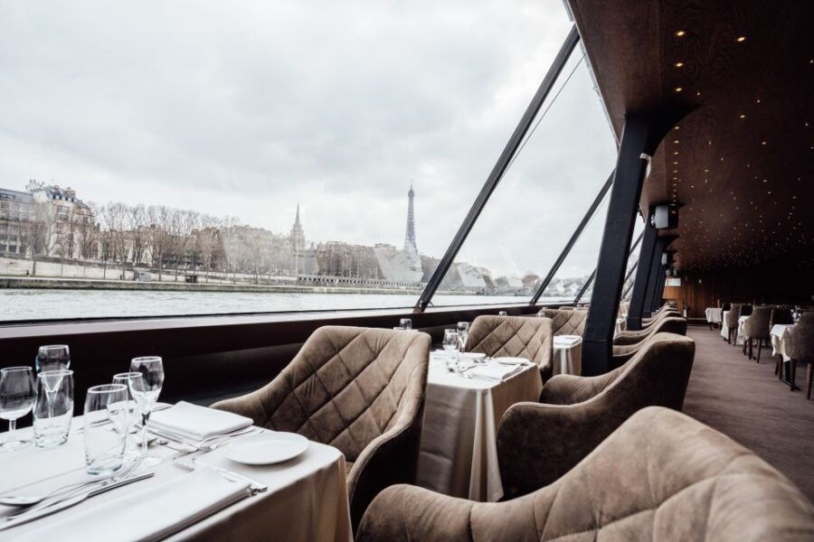 Paris: Sightseeing Cruise on the Seine With 3-Course Lunch