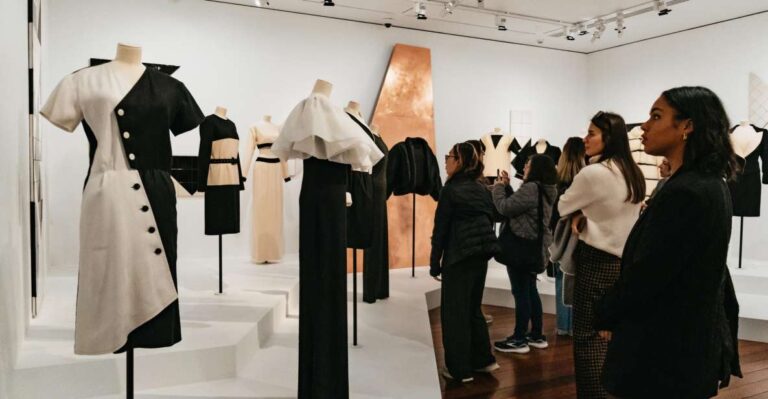 Paris: Tour Musée Yves Saint Laurent Before Opening Hours