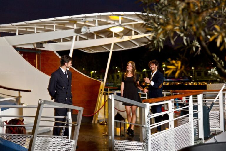 Paris: Valentine Day Dinner Cruise on the Seine River