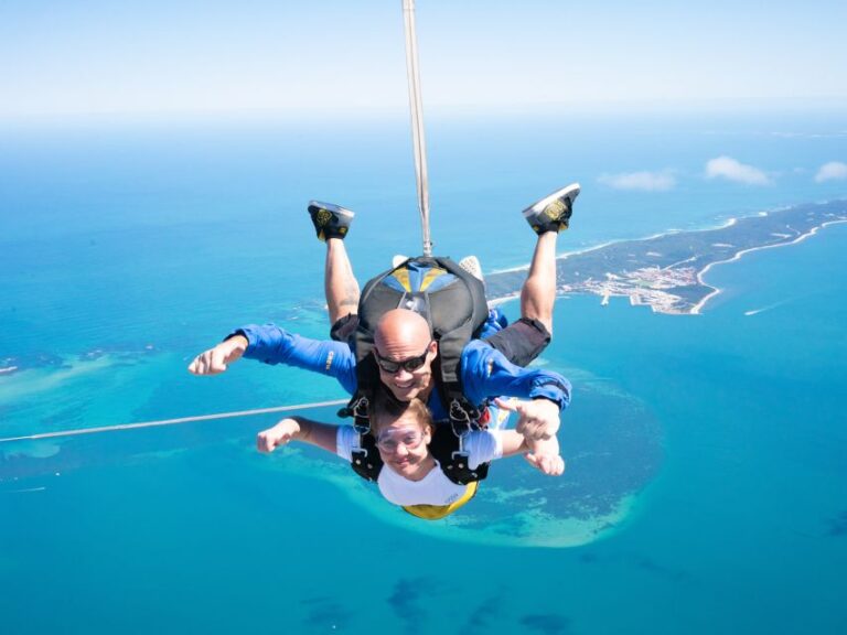 Perth: Tandem Skydive Over Rockingham Beach