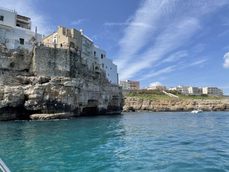 Polignano a Mare: Speedboat Cruise to Caves With Aperitif
