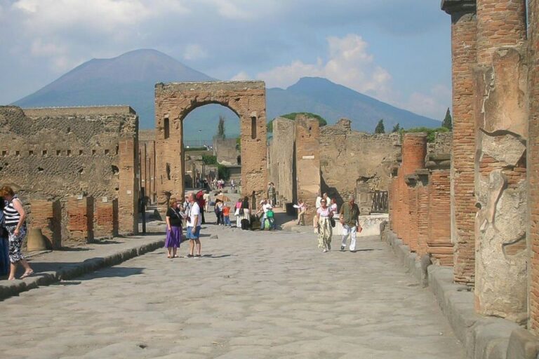 Pompei: Pompeii Private Tour With Skip-The-Line Entry