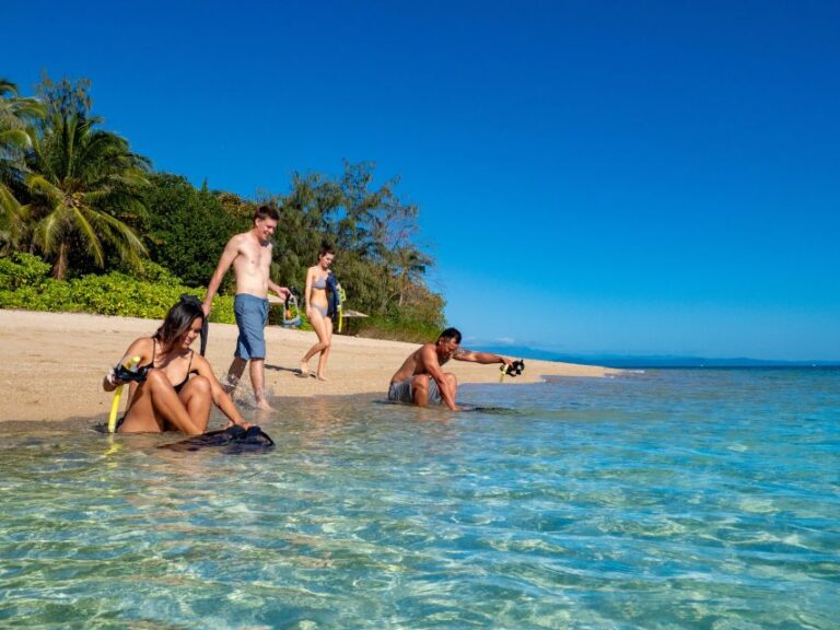 Port Douglas: Low Isles Glass Bottom Boat & Snorkeling Tour