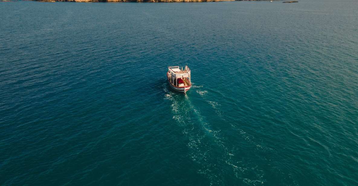 1 private boat tour of the island of ortigia with aperitif Private Boat Tour of the Island of Ortigia With Aperitif