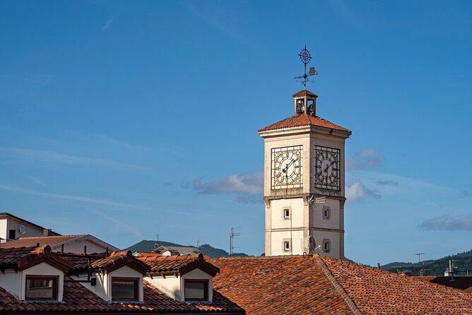 Private Guided Ancient Charms Tour to Modern Wonders in Bilbao