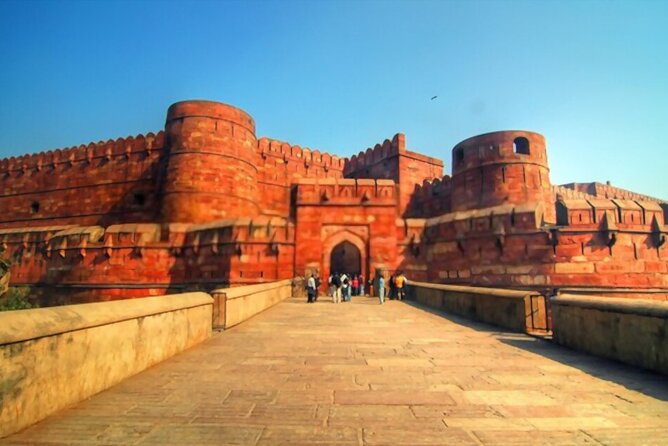 Private Taj Mahal and Fatehpur Sikri Tour From Delhi by Car