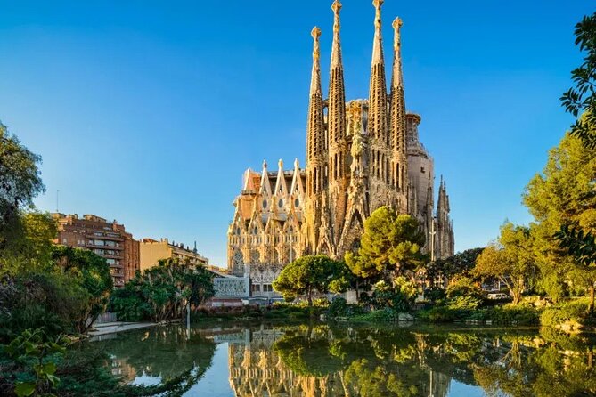 1 private tour around the outside of the sagrada familia Private Tour Around the Outside of the Sagrada Familia