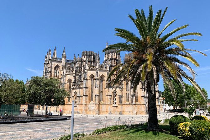 Private Tour to Fátima Sanctuary, Nazaré, Óbidos and Batalha FD