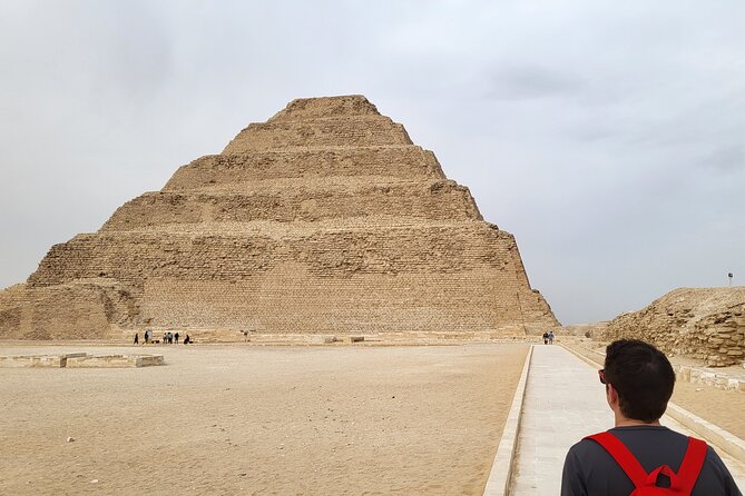 Private Tour to Pyramids of Giza ,Sakkara and Memphis With Lunch.