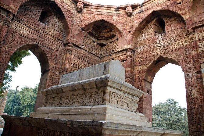 Private Walking Tour: South Delhi Heritage Including Qutub Minar and Mehrauli Archaeological Park