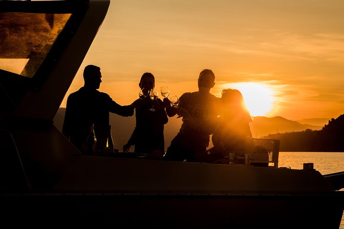 1 romance in cinque terre a boat trip at sunset with an aperitif onboard Romance in Cinque Terre: a Boat Trip at Sunset, With an Aperitif Onboard