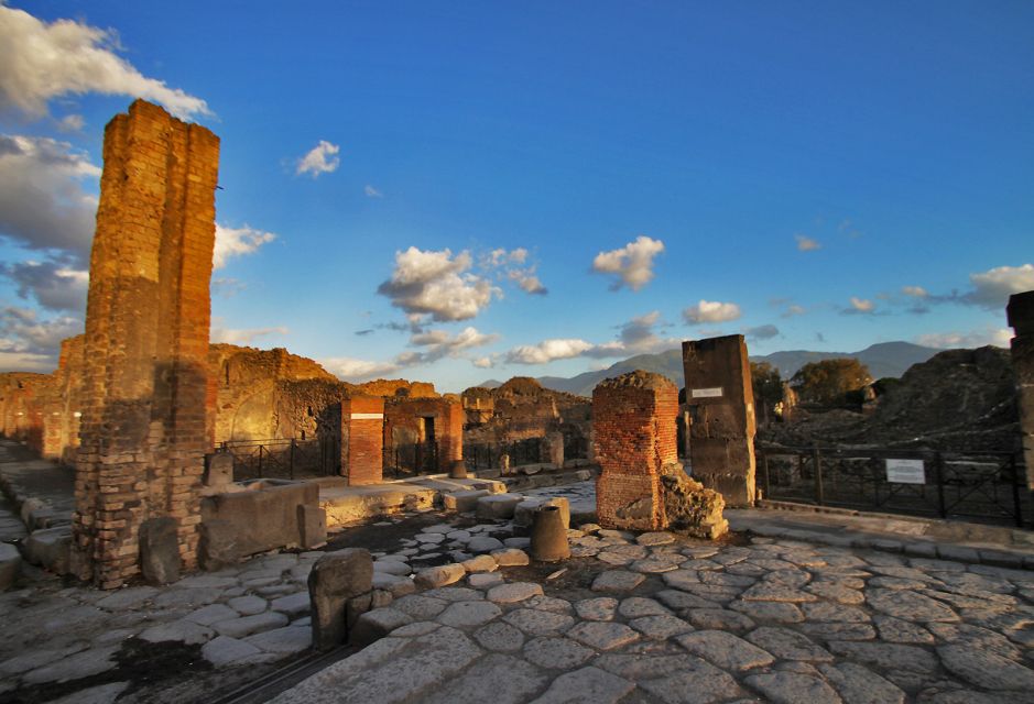 Round-Trip Limousine Transfers From Rome to Pompeii - Pricing and Inclusions