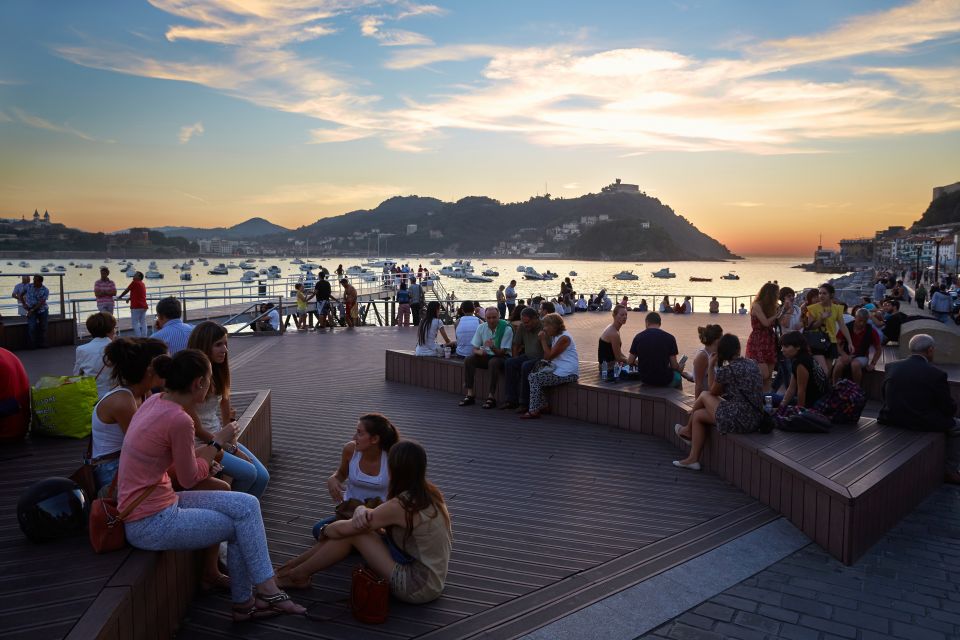 San Sebastian: Guided Walking Tour With Pintxo and Drink