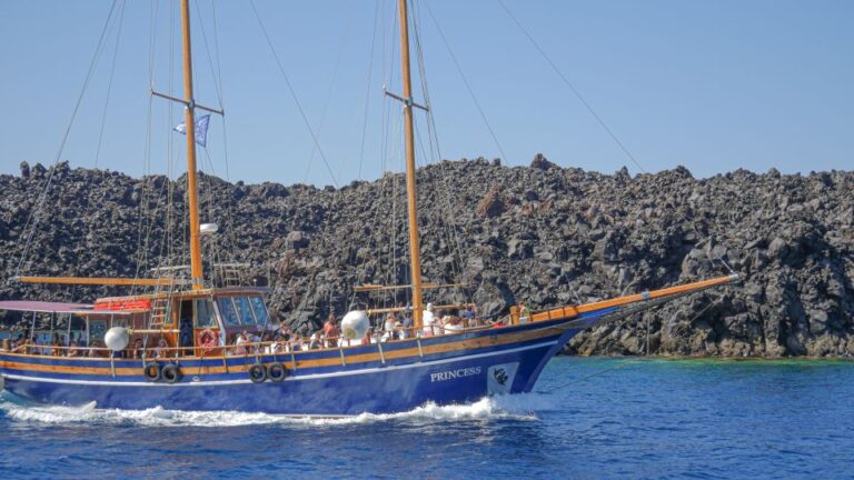 Santorini 2-Day Combo: Volcano Boat Cruise & Island Bus Tour