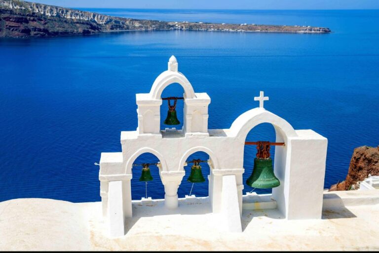 Santorini Island: Guided Tour From Heraklion Crete