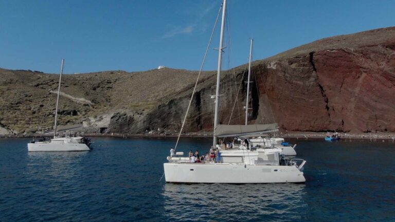 Santorini: Sunset Cruise With Greek Dinner and Transfer
