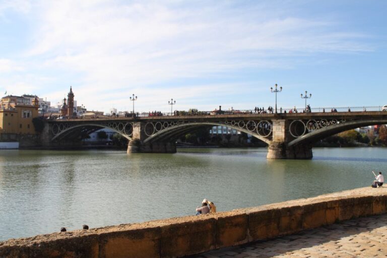 Seville: 3–Hour Bike Tour Along the Guadalquivir River