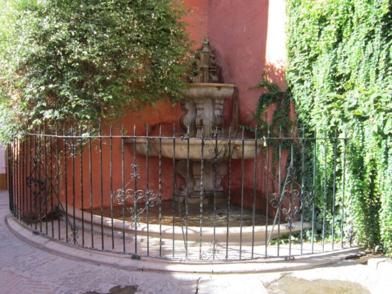 Seville: Santa Cruz Old Jewish Quarter Walking Tour