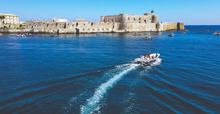 Siracusa: Private Boat Tour-Pillirina, Ortigia and Sea Caves