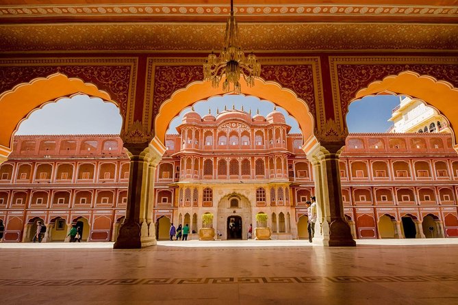 Skip The Line: Exclusive 2 Days Guided Jaipur Tour With Hotel, Lunch & Entry Fee