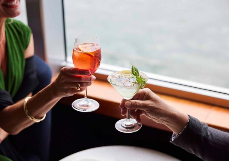 Sydney: Sydney Harbour Cocktail Cruise & Charcuterie Board