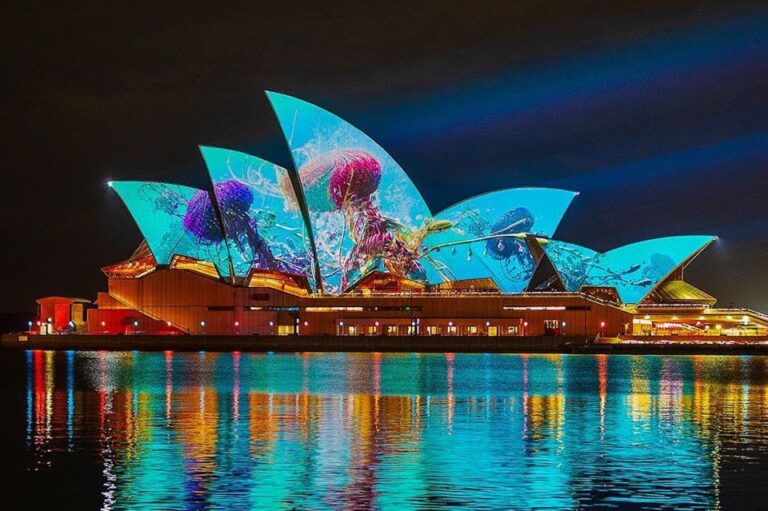 Sydney: Vivid Harbour Cruise With Canapes