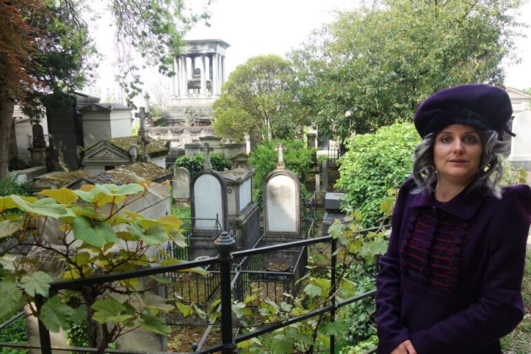 The Père Lachaise Cemetery Guided by the Great Sibylle