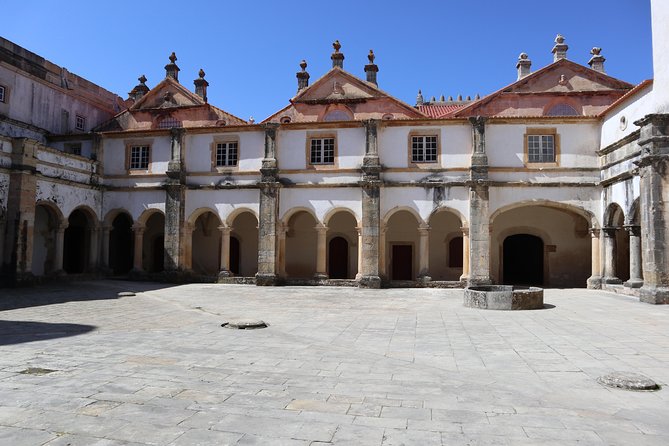 Tomar and Mafra Small Group Tour From Lisbon