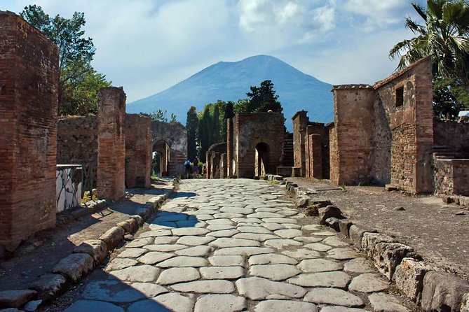 1 transfer from naples to sorrento with stop at pompeii Transfer From Naples to Sorrento With Stop at Pompeii