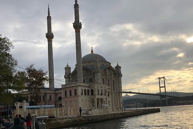 Tulip Guided Tour in Emirgan Park With Bosphorus Ferry Ride