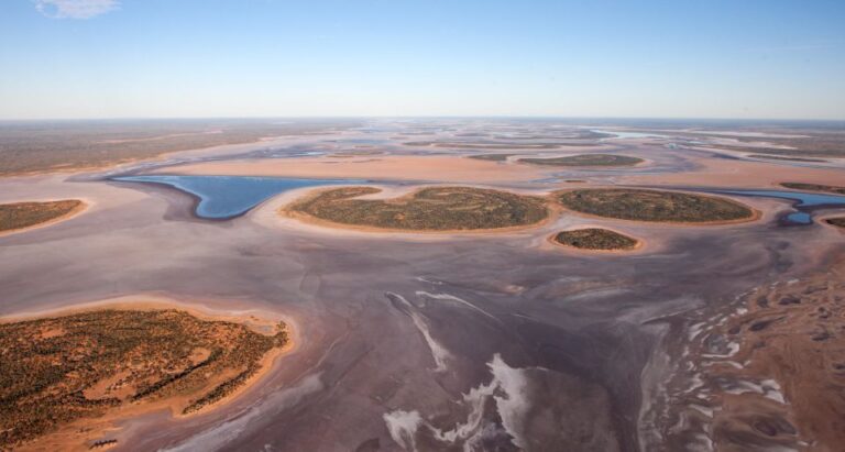 Uluru, Kata Tjuta & Lake Amadeus: 1 Hour Scenic Plane Flight