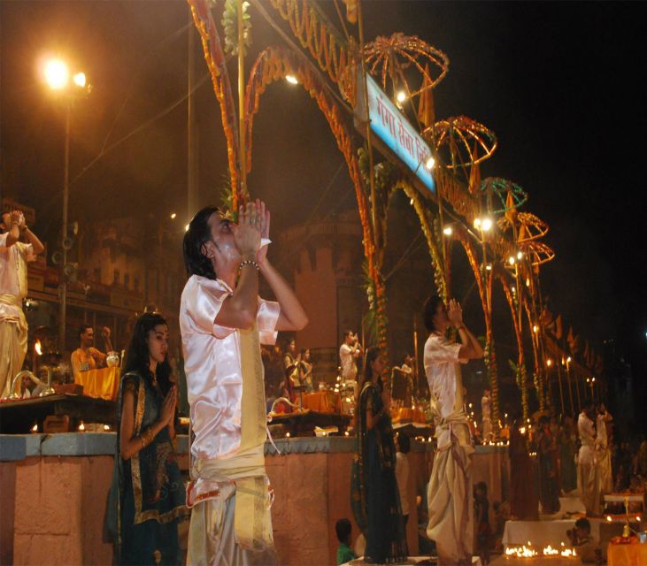 Varanasi: Night Boat Ride, Aarati Ceremony and Dinner