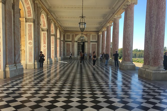 Versailles Palace & Marie-Antoinettes Estate Private Guided Tour With Lunch