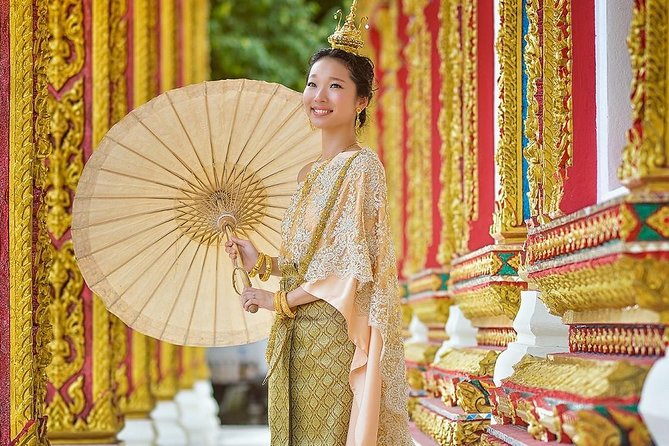 Wedding Shooting With Traditional Thai Dress by Professional Photographer