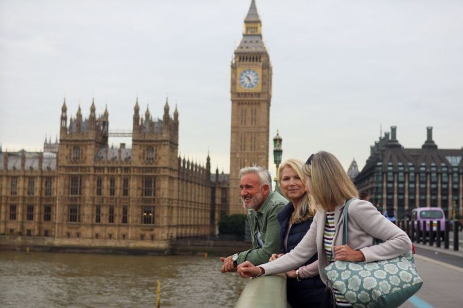 Westminster to Tower Bridge Customized Tour With a Local