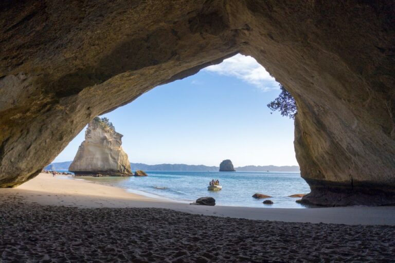 Whitianga: Cathedral Cove, Cruise, Caves and Snorkeling Tour