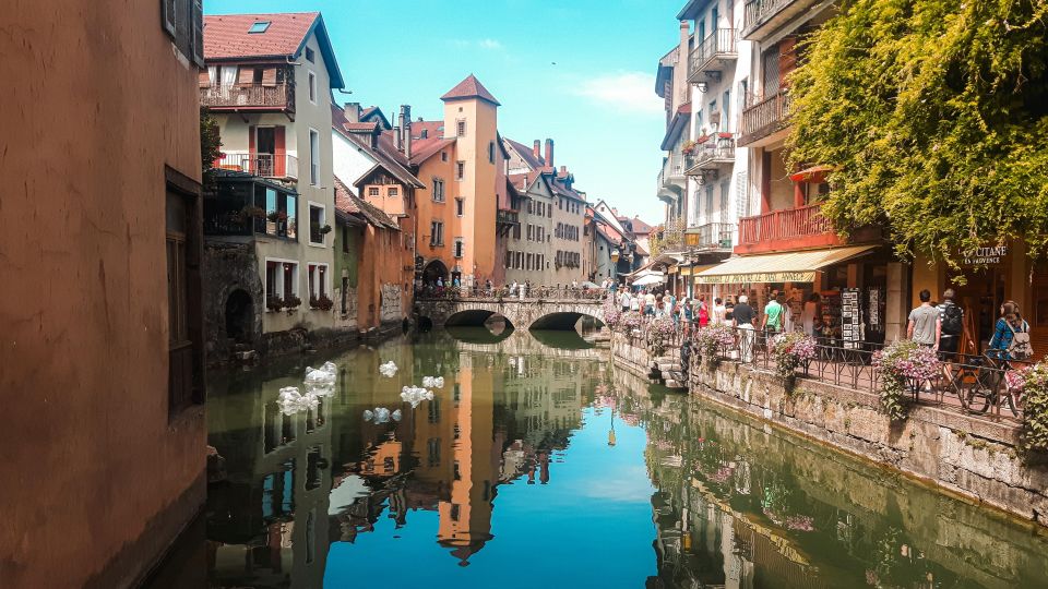 Annecy: Traditional Food Group Walking Tour - Culinary Delights to Sample