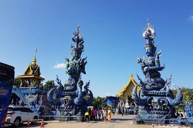 Chiang Mai - Burma - Laos Market: Thai White & Blue Temple, Black House, Etc. - Exploring the White Temple