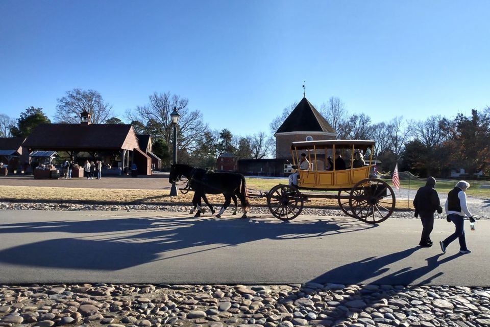 Colonial Williamsburg: Christmas Walking Tour - Experience Highlights