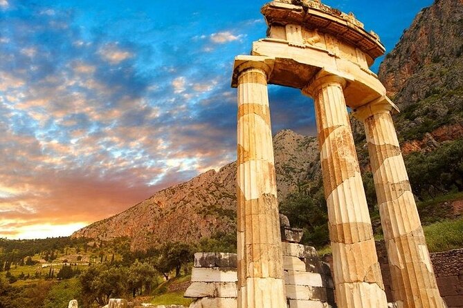 DELPHI and THERMOPYLAE: Full Day Private Tour Visit Arachova 8 H - Exploring the Battle of Thermopylae