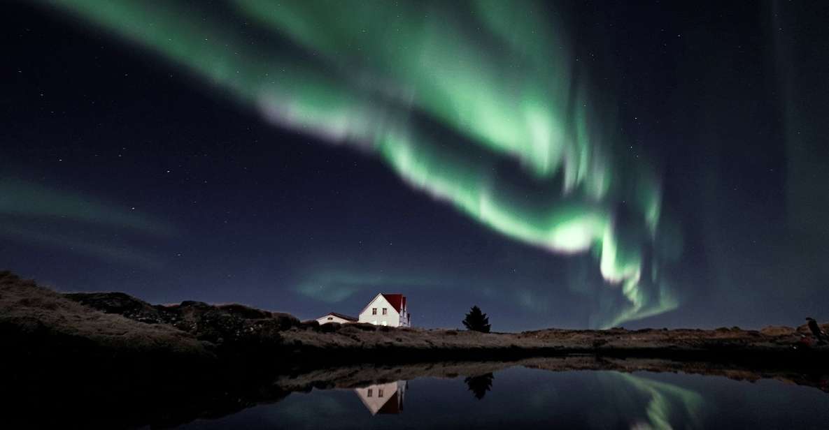 From Reykjavik: Northern Lights Tour With Hot Cocoa & Photos - Experience Highlights