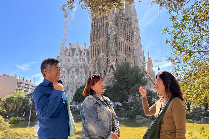 Guided Walking Tour in Park Güell and Sagrada Familia - Questions and Information