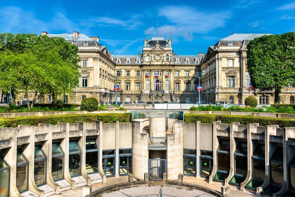 Lille: City Highlights Scavenger Hunt and Walking Tour - Activity Itinerary