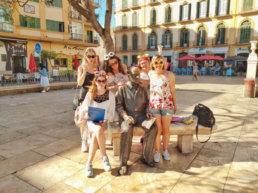 Malaga: Sightseeing Treasure Hunt & Private Paparazzi - Highlights