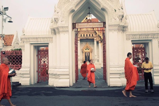 Morning Buddhist Almsgiving and Temple & Market Tour - Wat Benchamabophit Visit