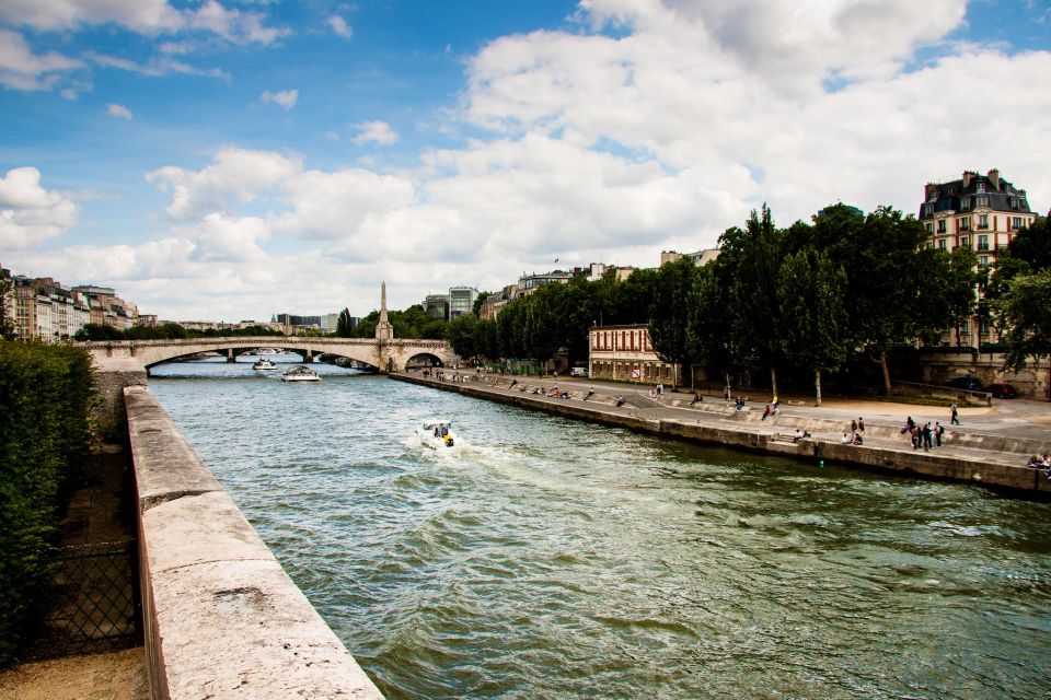 Paris Latin Quarter 2-Hour Private Walking Tour - Accessibility and Group Size