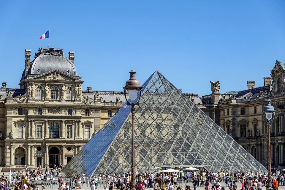 Paris - Louvre Pyramid : The Digital Audio Guide - Language Options and Accessibility